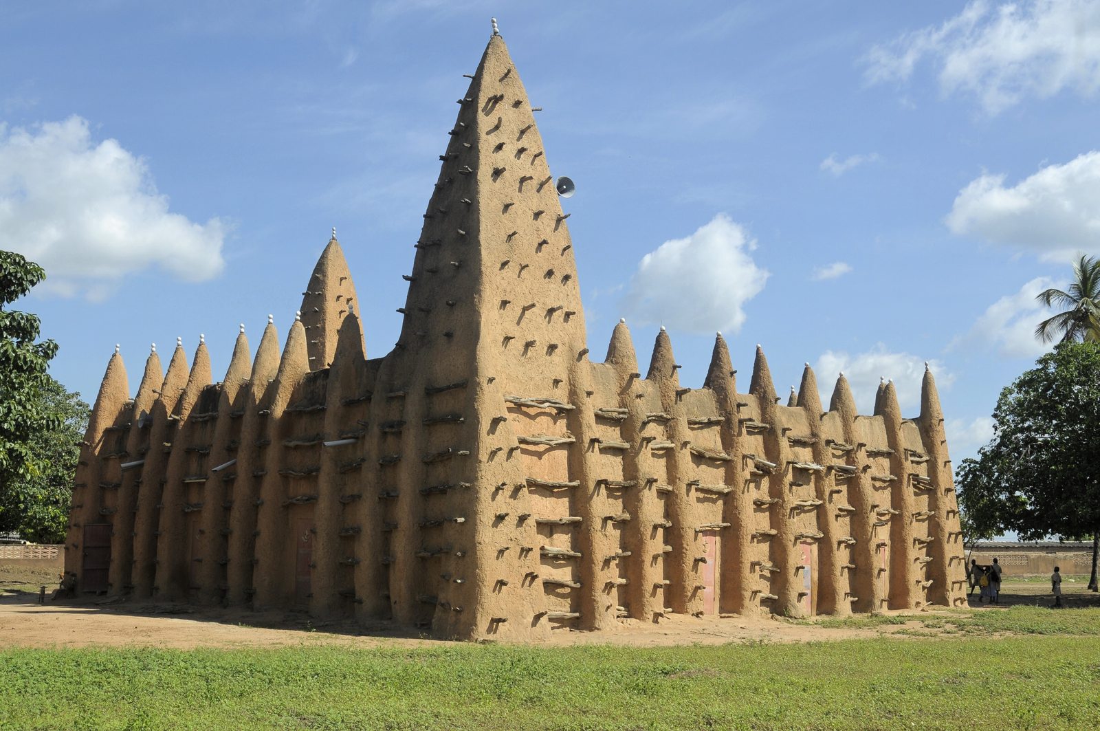Gran mezquita de Kong, arquitectura de tierra de estilo sudanes
