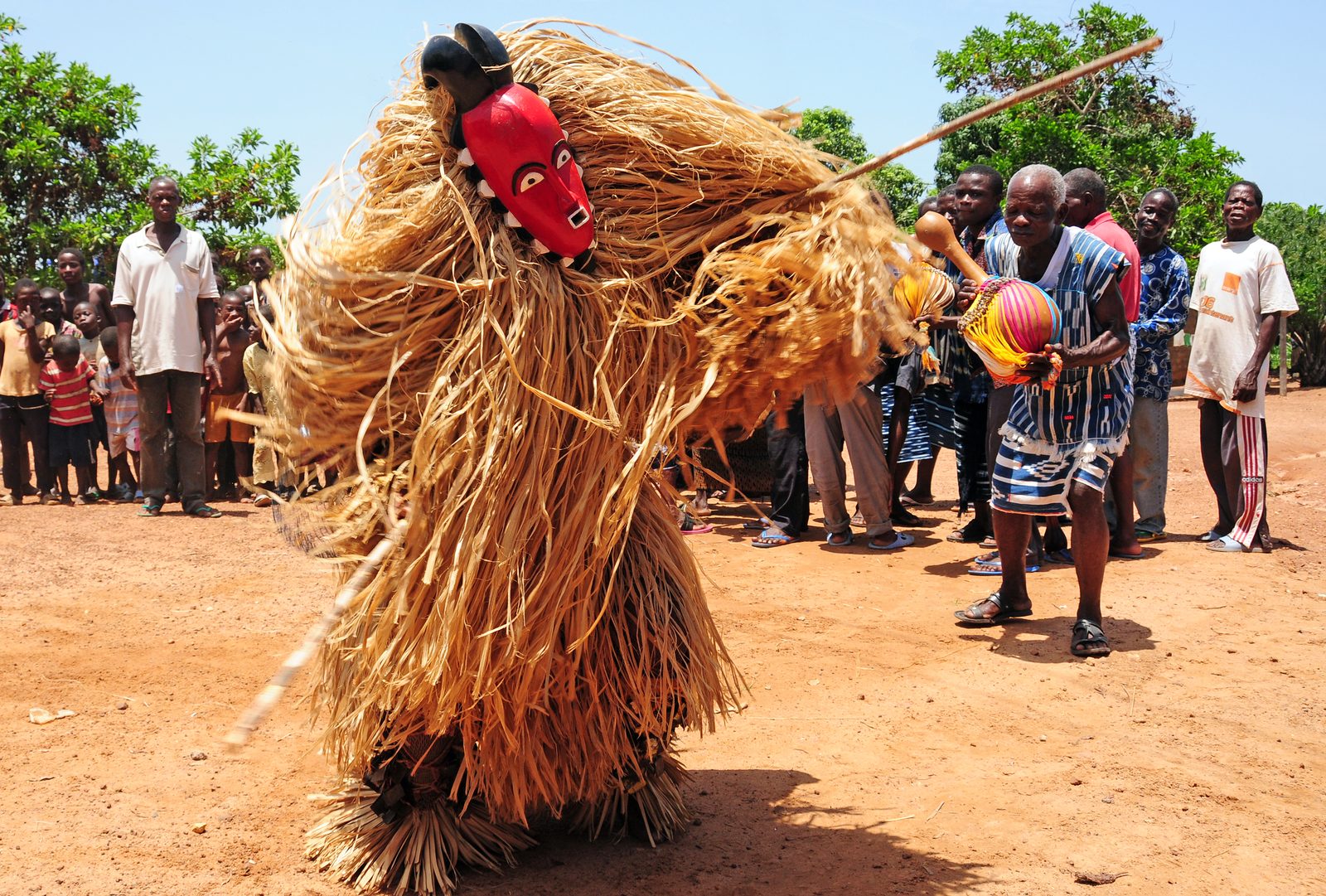 Goli Kplé mask dancing before the village