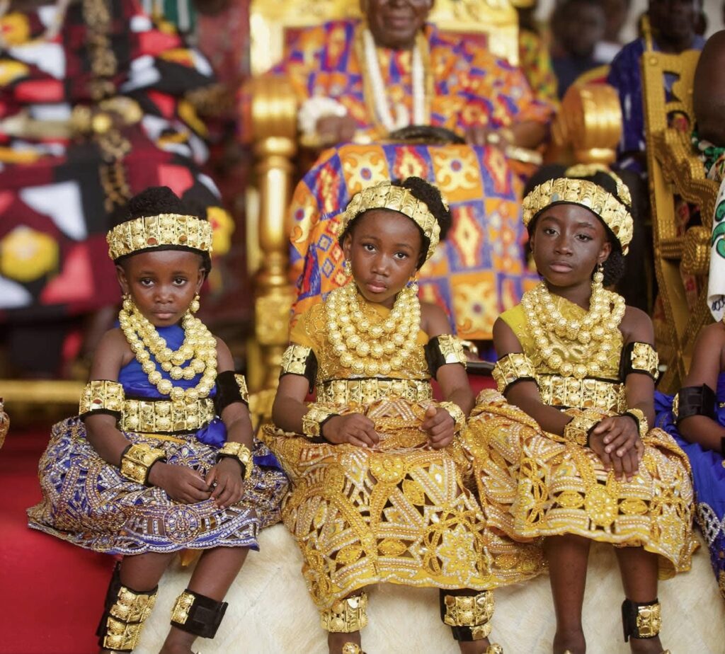 Girls of the N'zima royal court, adorned with gold, before the king's throne at the Abissa festival in Grand-Bassam